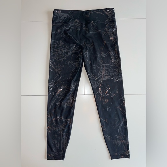 4 Pairs of leggings 1 athletic shirt with built in bra - Picture 10 of 15